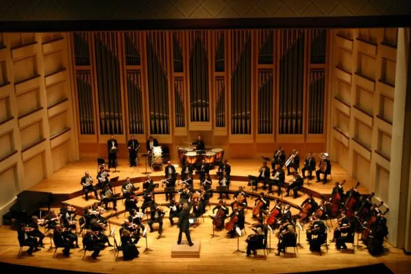 https://www.incrementa.ca/wp-content/uploads/2019/06/Orchestra_performing-600x400.jpg